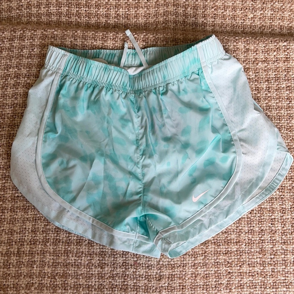 NIKE WOMENS RUNNING SHORTS